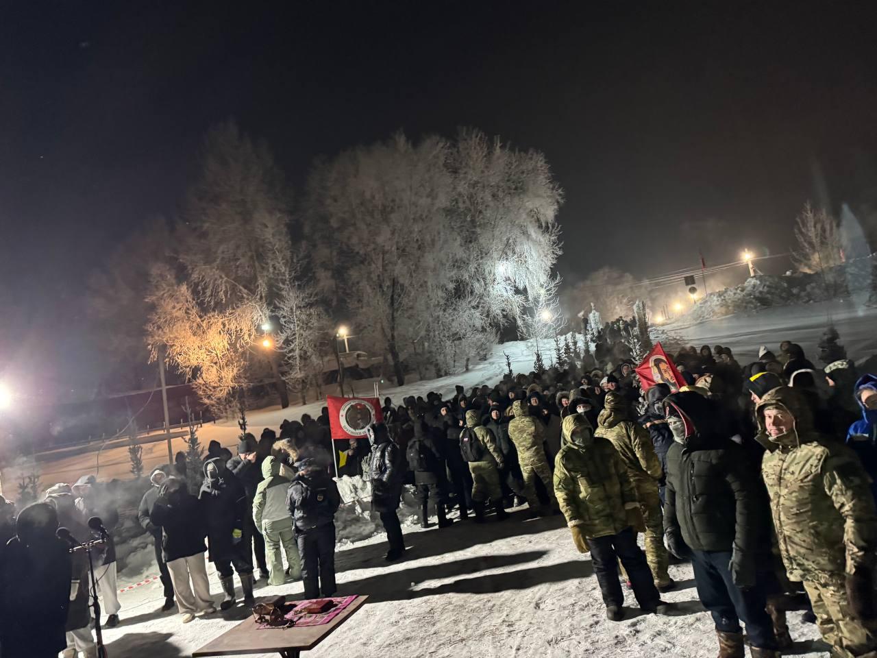 Фото Крещенские купания-2026: как новосибирцы ныряют в купель в аномальный мороз почти –40 градусов. ОНЛАЙН 23